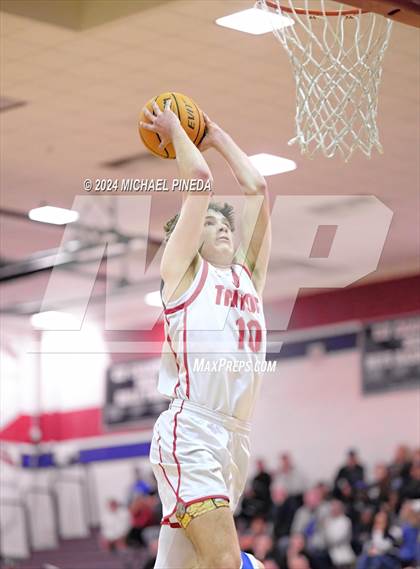 Thumbnail 2 in San Clemente vs Los Alamitos (Orange County North/South Challenge) photogallery.