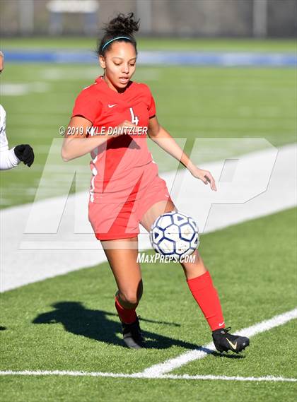 Thumbnail 2 in St. Thomas Aquinas vs Carondelet (National Elite Prep Showcase) photogallery.