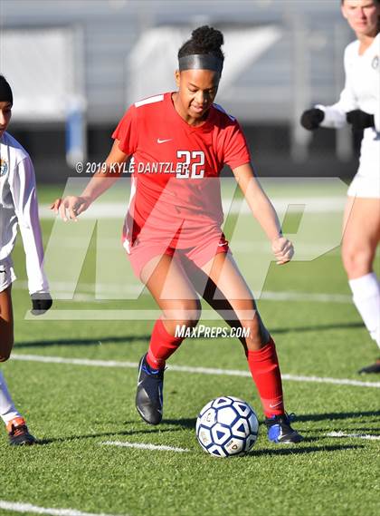 Thumbnail 2 in St. Thomas Aquinas vs Carondelet (National Elite Prep Showcase) photogallery.