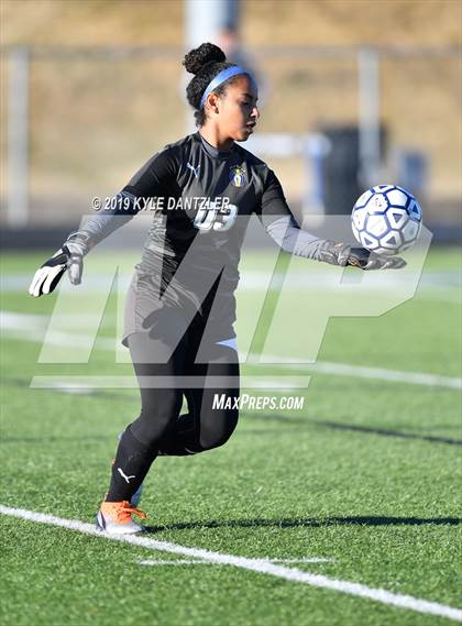 Thumbnail 3 in St. Thomas Aquinas vs Carondelet (National Elite Prep Showcase) photogallery.
