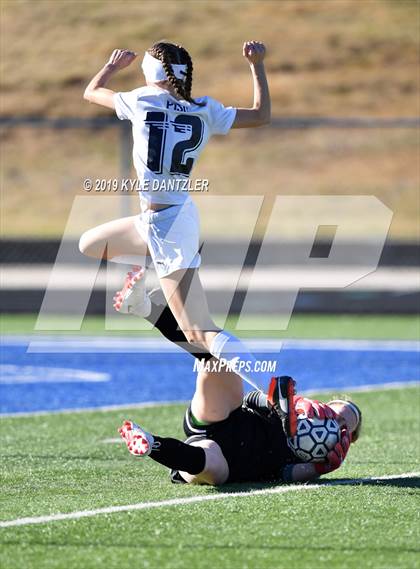 Thumbnail 1 in St. Thomas Aquinas vs Carondelet (National Elite Prep Showcase) photogallery.