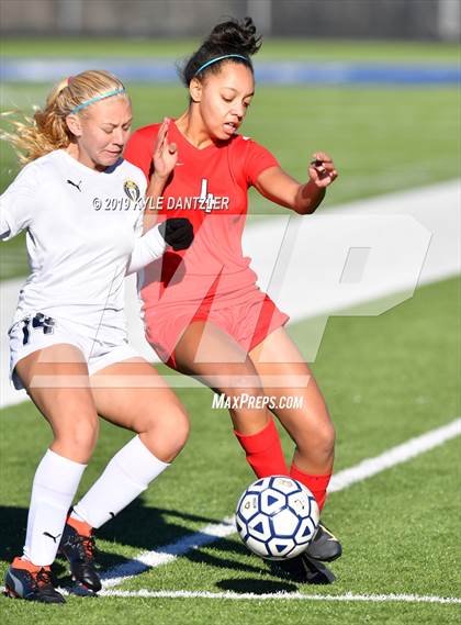 Thumbnail 3 in St. Thomas Aquinas vs Carondelet (National Elite Prep Showcase) photogallery.