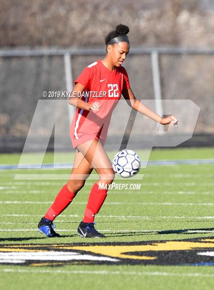 Thumbnail 2 in St. Thomas Aquinas vs Carondelet (National Elite Prep Showcase) photogallery.