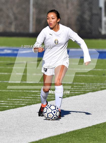 Thumbnail 3 in St. Thomas Aquinas vs Carondelet (National Elite Prep Showcase) photogallery.