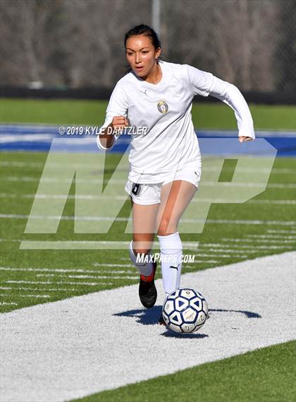 Thumbnail 1 in St. Thomas Aquinas vs Carondelet (National Elite Prep Showcase) photogallery.
