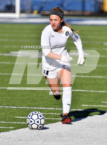 Thumbnail 3 in St. Thomas Aquinas vs Carondelet (National Elite Prep Showcase) photogallery.