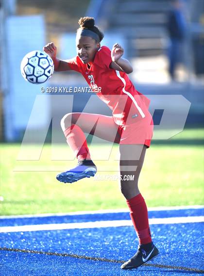 Thumbnail 3 in St. Thomas Aquinas vs Carondelet (National Elite Prep Showcase) photogallery.