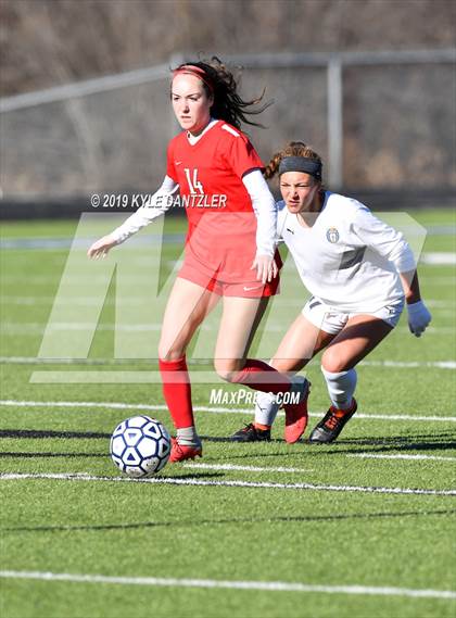 Thumbnail 3 in St. Thomas Aquinas vs Carondelet (National Elite Prep Showcase) photogallery.