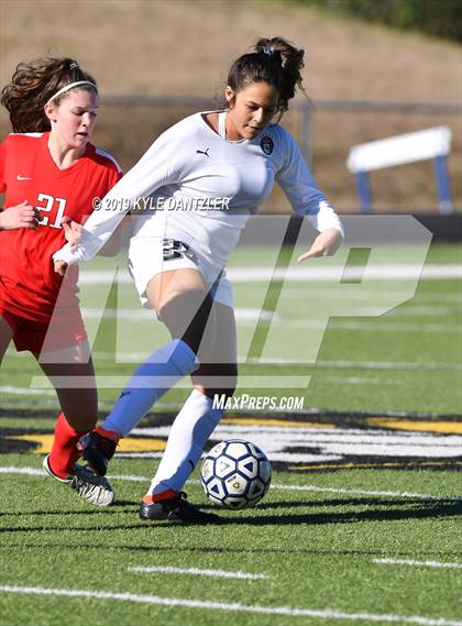 Thumbnail 2 in St. Thomas Aquinas vs Carondelet (National Elite Prep Showcase) photogallery.