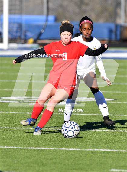 Thumbnail 1 in St. Thomas Aquinas vs Carondelet (National Elite Prep Showcase) photogallery.