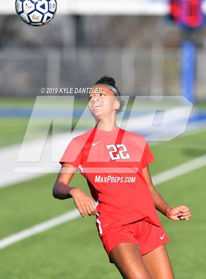 Thumbnail 1 in St. Thomas Aquinas vs Carondelet (National Elite Prep Showcase) photogallery.