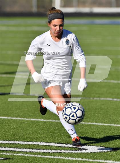 Thumbnail 1 in St. Thomas Aquinas vs Carondelet (National Elite Prep Showcase) photogallery.
