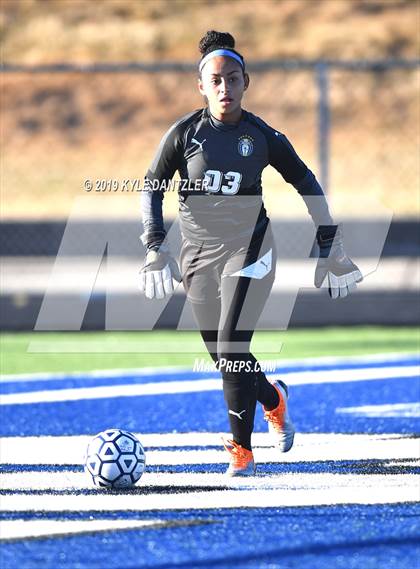 Thumbnail 3 in St. Thomas Aquinas vs Carondelet (National Elite Prep Showcase) photogallery.