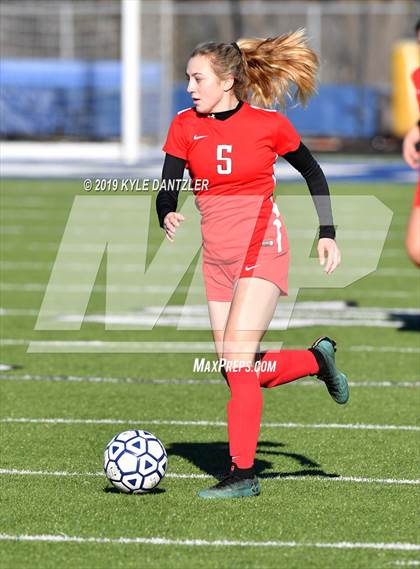 Thumbnail 2 in St. Thomas Aquinas vs Carondelet (National Elite Prep Showcase) photogallery.