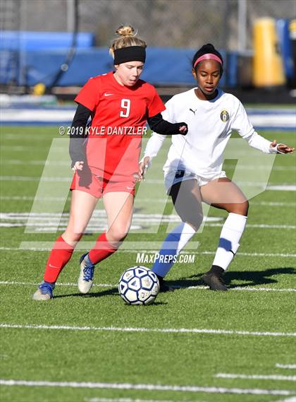 Thumbnail 1 in St. Thomas Aquinas vs Carondelet (National Elite Prep Showcase) photogallery.
