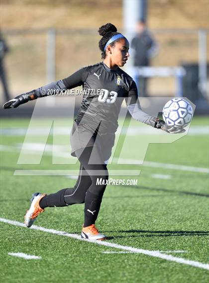 Thumbnail 2 in St. Thomas Aquinas vs Carondelet (National Elite Prep Showcase) photogallery.