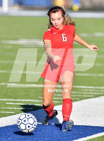 Thumbnail 3 in St. Thomas Aquinas vs Carondelet (National Elite Prep Showcase) photogallery.