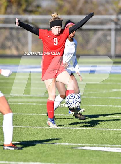 Thumbnail 3 in St. Thomas Aquinas vs Carondelet (National Elite Prep Showcase) photogallery.