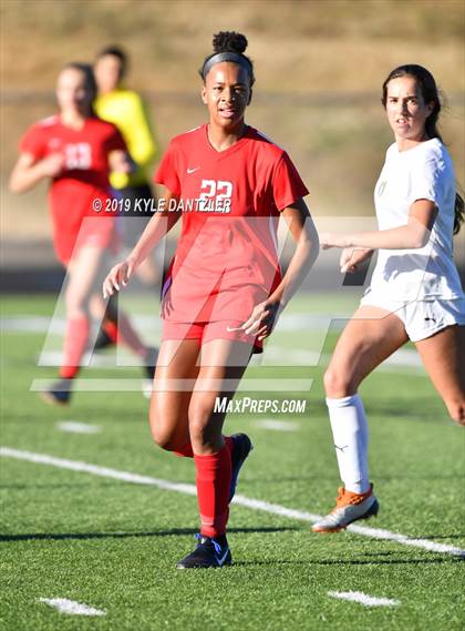 Thumbnail 3 in St. Thomas Aquinas vs Carondelet (National Elite Prep Showcase) photogallery.