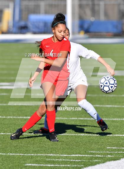 Thumbnail 1 in St. Thomas Aquinas vs Carondelet (National Elite Prep Showcase) photogallery.