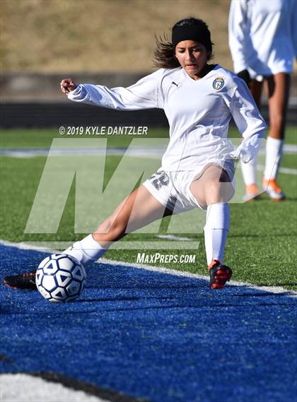 Thumbnail 2 in St. Thomas Aquinas vs Carondelet (National Elite Prep Showcase) photogallery.