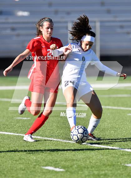 Thumbnail 3 in St. Thomas Aquinas vs Carondelet (National Elite Prep Showcase) photogallery.