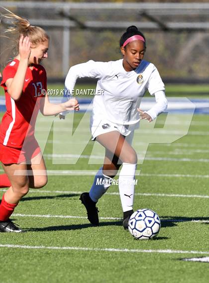 Thumbnail 3 in St. Thomas Aquinas vs Carondelet (National Elite Prep Showcase) photogallery.