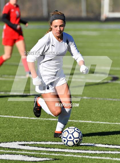 Thumbnail 2 in St. Thomas Aquinas vs Carondelet (National Elite Prep Showcase) photogallery.