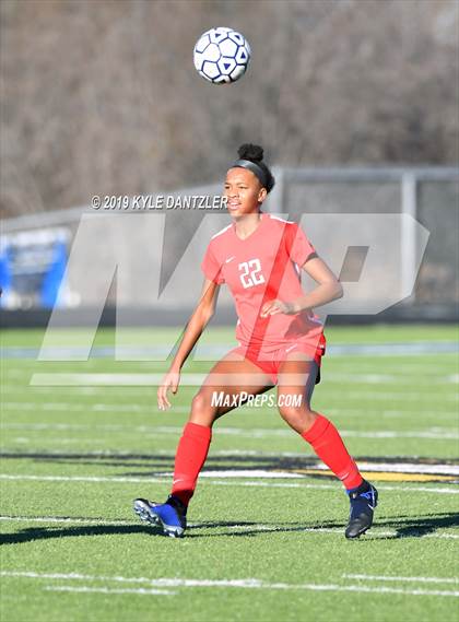 Thumbnail 3 in St. Thomas Aquinas vs Carondelet (National Elite Prep Showcase) photogallery.