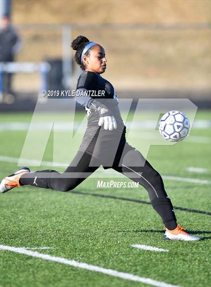Thumbnail 1 in St. Thomas Aquinas vs Carondelet (National Elite Prep Showcase) photogallery.