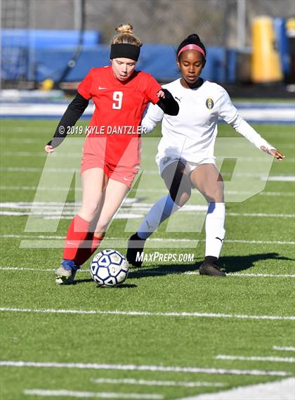 Thumbnail 3 in St. Thomas Aquinas vs Carondelet (National Elite Prep Showcase) photogallery.
