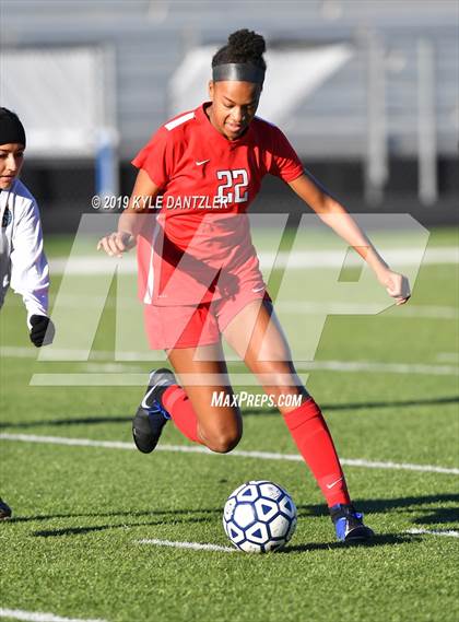 Thumbnail 1 in St. Thomas Aquinas vs Carondelet (National Elite Prep Showcase) photogallery.