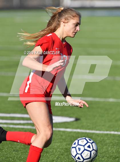 Thumbnail 2 in St. Thomas Aquinas vs Carondelet (National Elite Prep Showcase) photogallery.