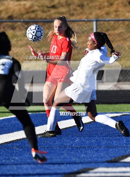 Thumbnail 2 in St. Thomas Aquinas vs Carondelet (National Elite Prep Showcase) photogallery.