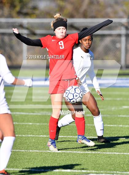 Thumbnail 1 in St. Thomas Aquinas vs Carondelet (National Elite Prep Showcase) photogallery.