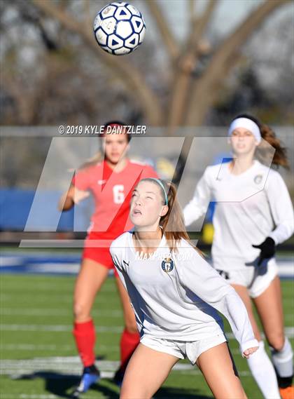Thumbnail 2 in St. Thomas Aquinas vs Carondelet (National Elite Prep Showcase) photogallery.