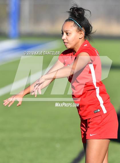 Thumbnail 1 in St. Thomas Aquinas vs Carondelet (National Elite Prep Showcase) photogallery.