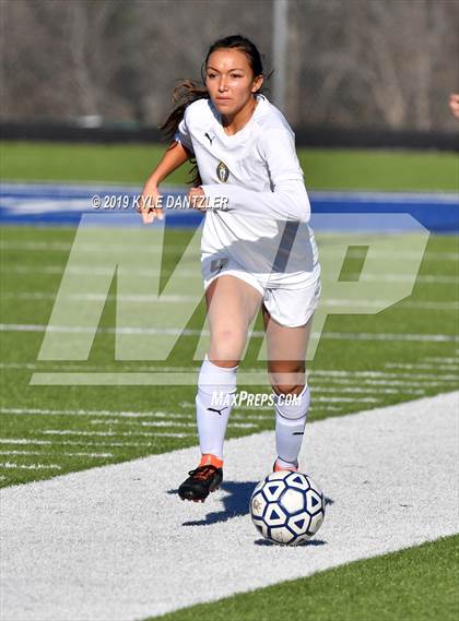 Thumbnail 2 in St. Thomas Aquinas vs Carondelet (National Elite Prep Showcase) photogallery.