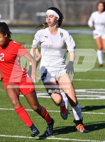 Thumbnail 3 in St. Thomas Aquinas vs Carondelet (National Elite Prep Showcase) photogallery.