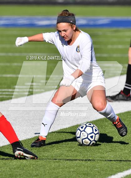 Thumbnail 2 in St. Thomas Aquinas vs Carondelet (National Elite Prep Showcase) photogallery.