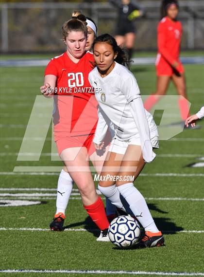 Thumbnail 2 in St. Thomas Aquinas vs Carondelet (National Elite Prep Showcase) photogallery.