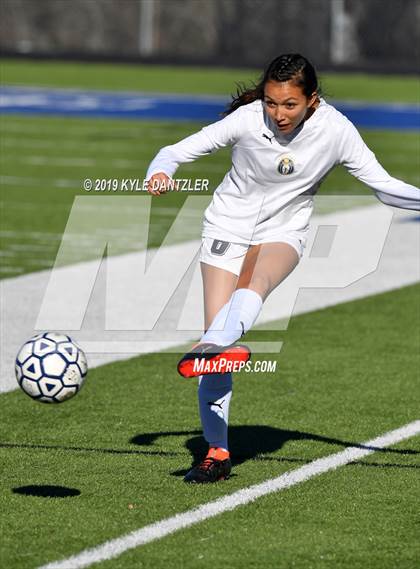 Thumbnail 3 in St. Thomas Aquinas vs Carondelet (National Elite Prep Showcase) photogallery.