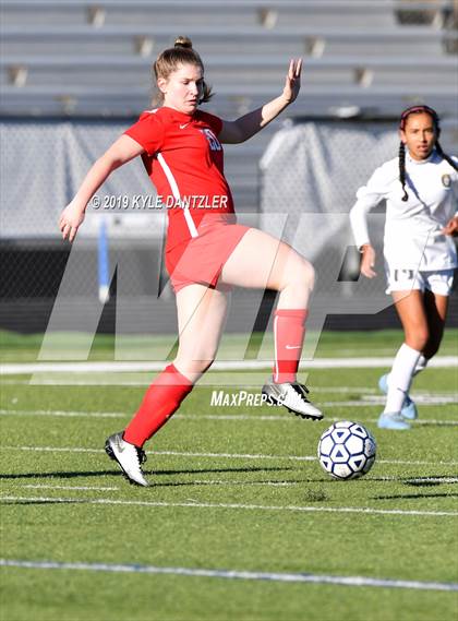 Thumbnail 1 in St. Thomas Aquinas vs Carondelet (National Elite Prep Showcase) photogallery.