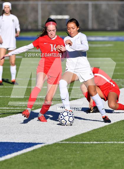 Thumbnail 2 in St. Thomas Aquinas vs Carondelet (National Elite Prep Showcase) photogallery.
