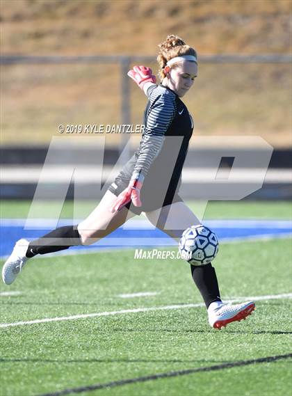 Thumbnail 3 in St. Thomas Aquinas vs Carondelet (National Elite Prep Showcase) photogallery.