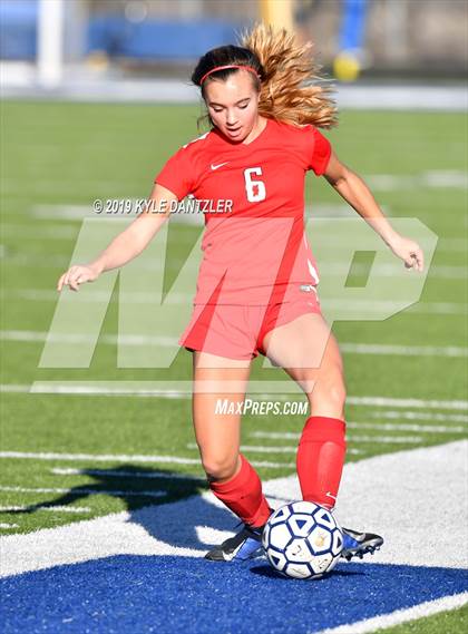 Thumbnail 2 in St. Thomas Aquinas vs Carondelet (National Elite Prep Showcase) photogallery.