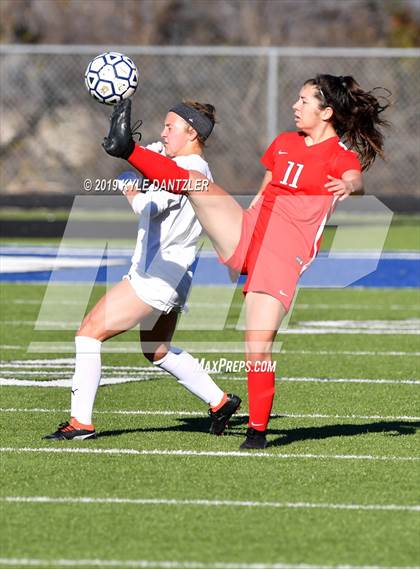 Thumbnail 2 in St. Thomas Aquinas vs Carondelet (National Elite Prep Showcase) photogallery.