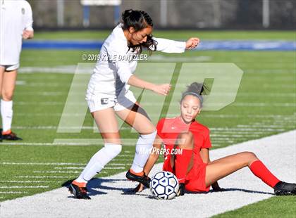 Thumbnail 3 in St. Thomas Aquinas vs Carondelet (National Elite Prep Showcase) photogallery.