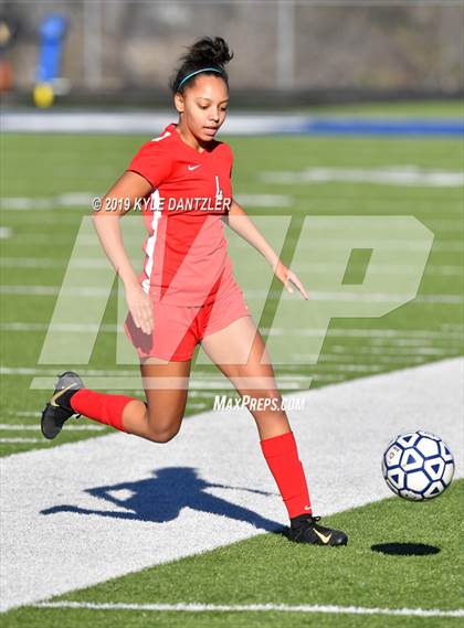 Thumbnail 2 in St. Thomas Aquinas vs Carondelet (National Elite Prep Showcase) photogallery.