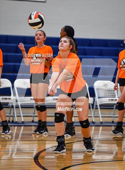 Thumbnail 3 in Schulenburg vs Holland (UIL Volleyball 2A D1 Area) photogallery.